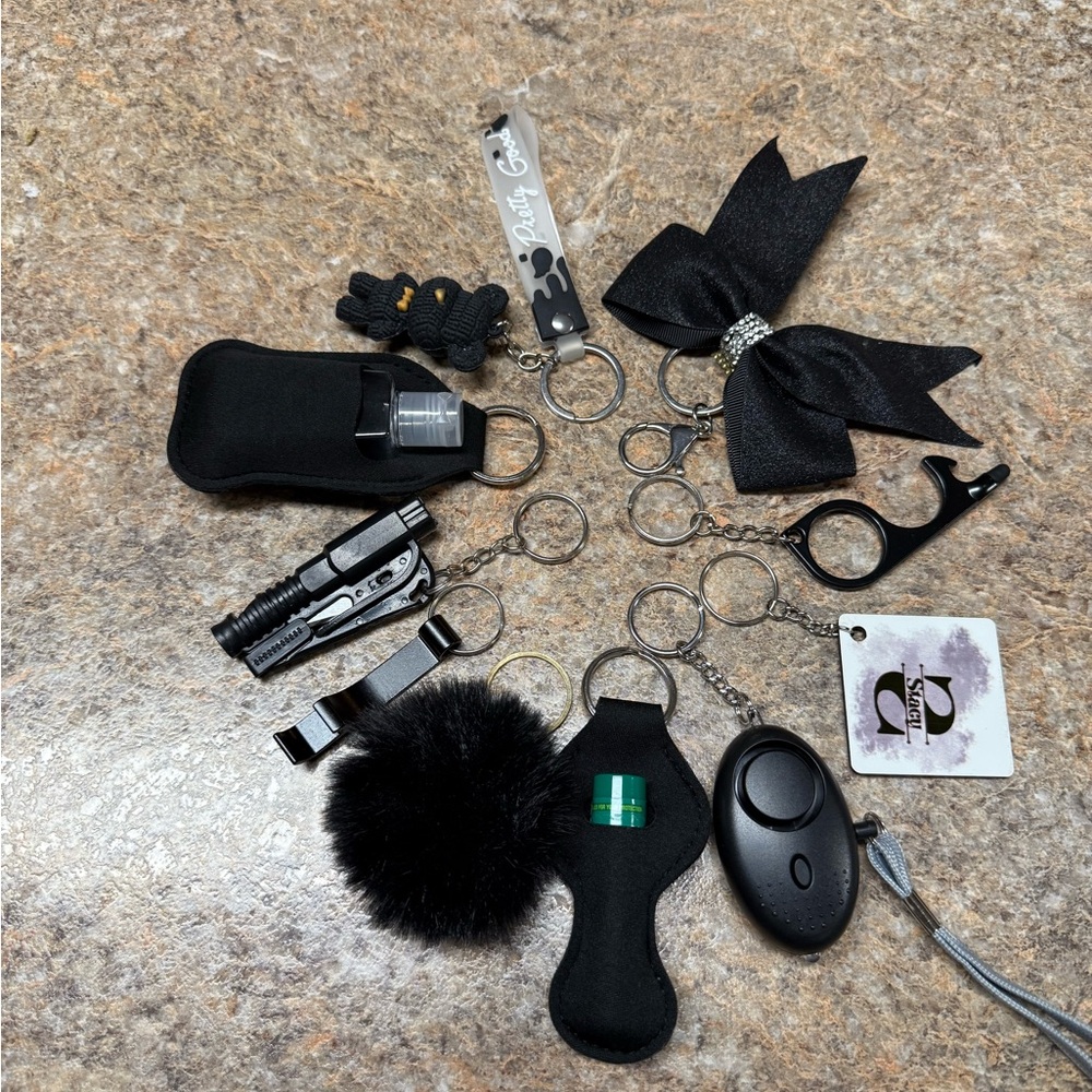 Black Self-Defense Keychain Set with Accessories
